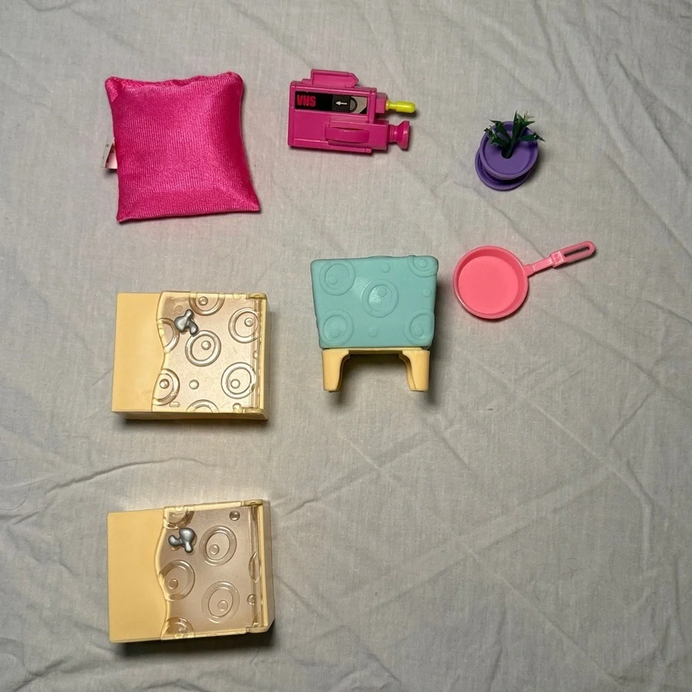 Barbie All Around Home Bedroom Playset 2000 Incomplete Set EUC